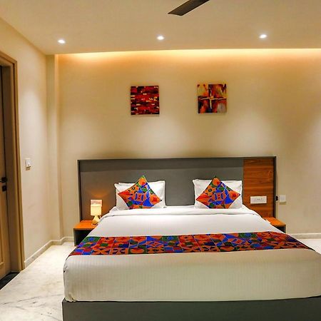 Fabhotel Clarks Suites Noida Exterior photo