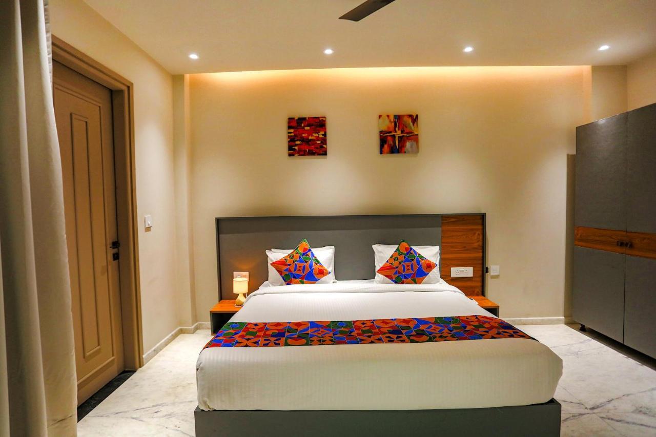 Fabhotel Clarks Suites Noida Exterior photo