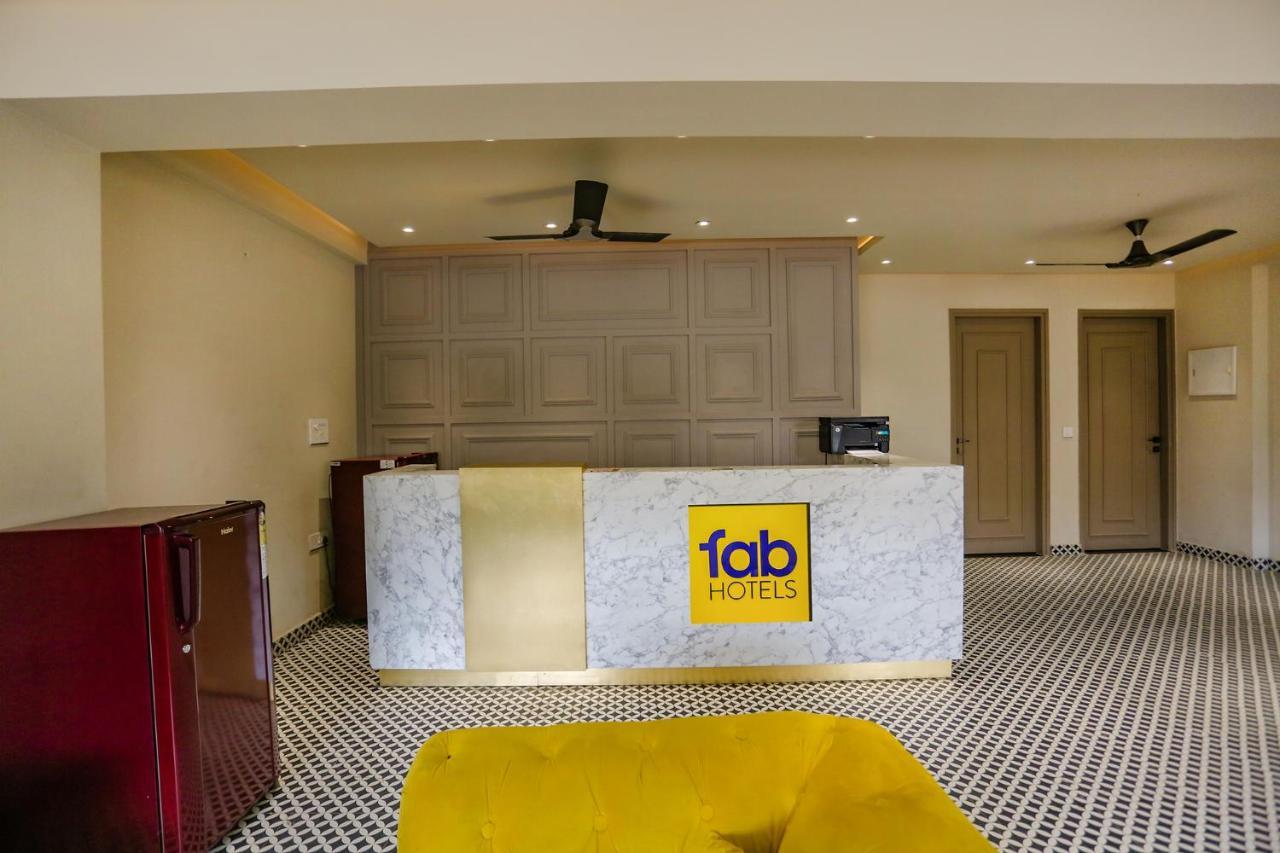 Fabhotel Clarks Suites Noida Exterior photo