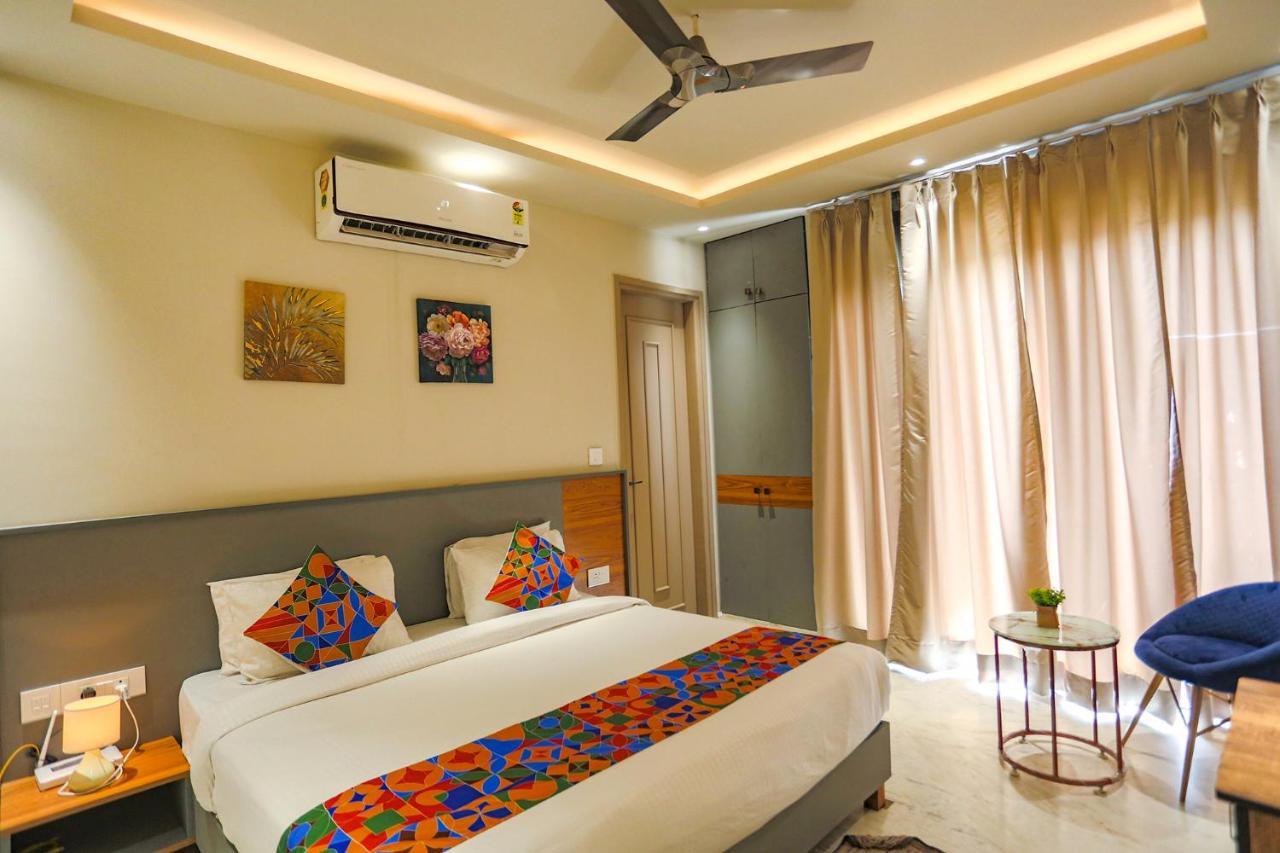Fabhotel Clarks Suites Noida Exterior photo