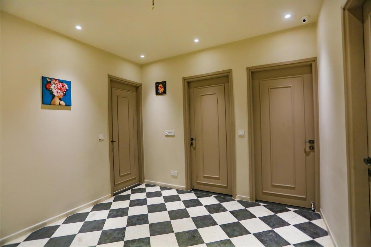 Fabhotel Clarks Suites Noida Exterior photo