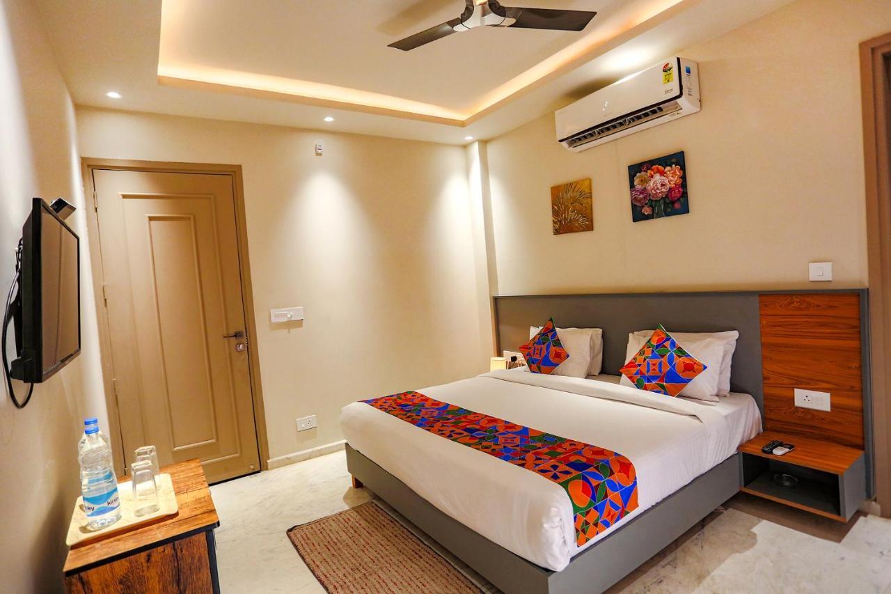 Fabhotel Clarks Suites Noida Exterior photo